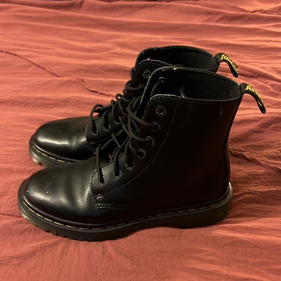 Dr. Martins - Picture 3 of 4